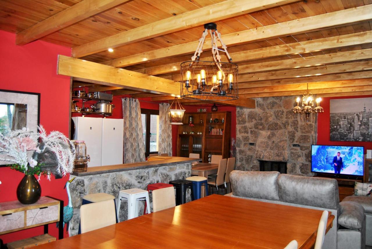 Complejo Casas Rurales Mansiones Y Villas Deluxe Collado Mediano Eksteriør billede